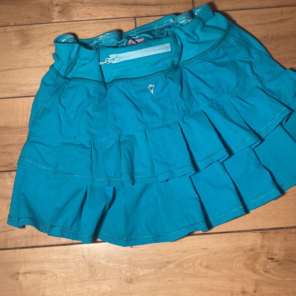 Ivivva skirt, size 14. - Picture 2 of 3